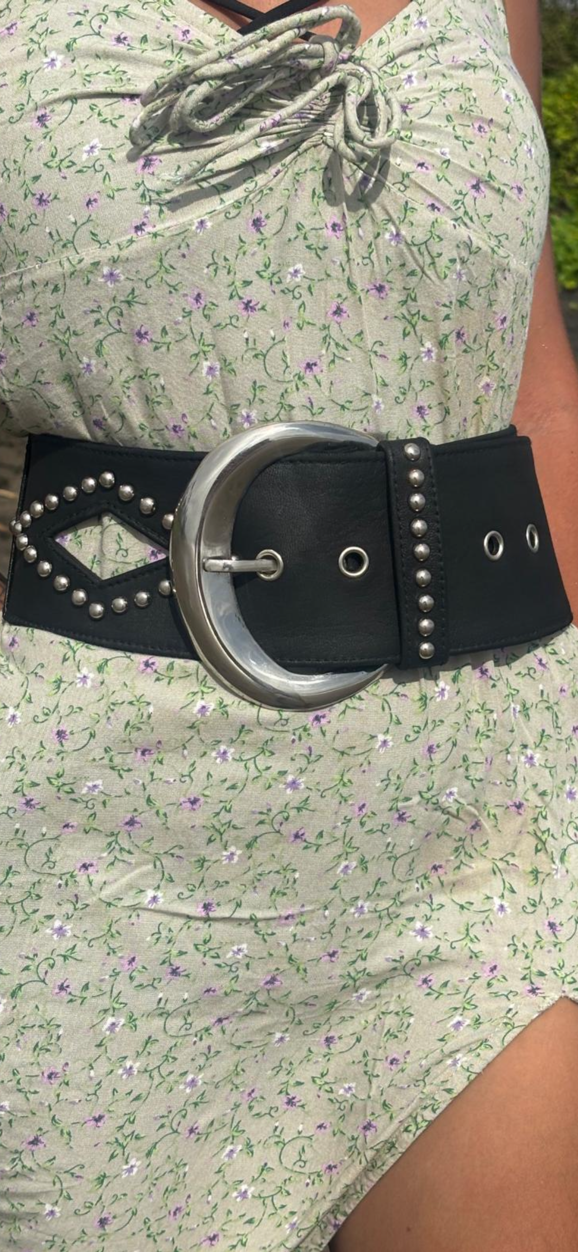 Studded Diamond Cutaway belt in Black Leather